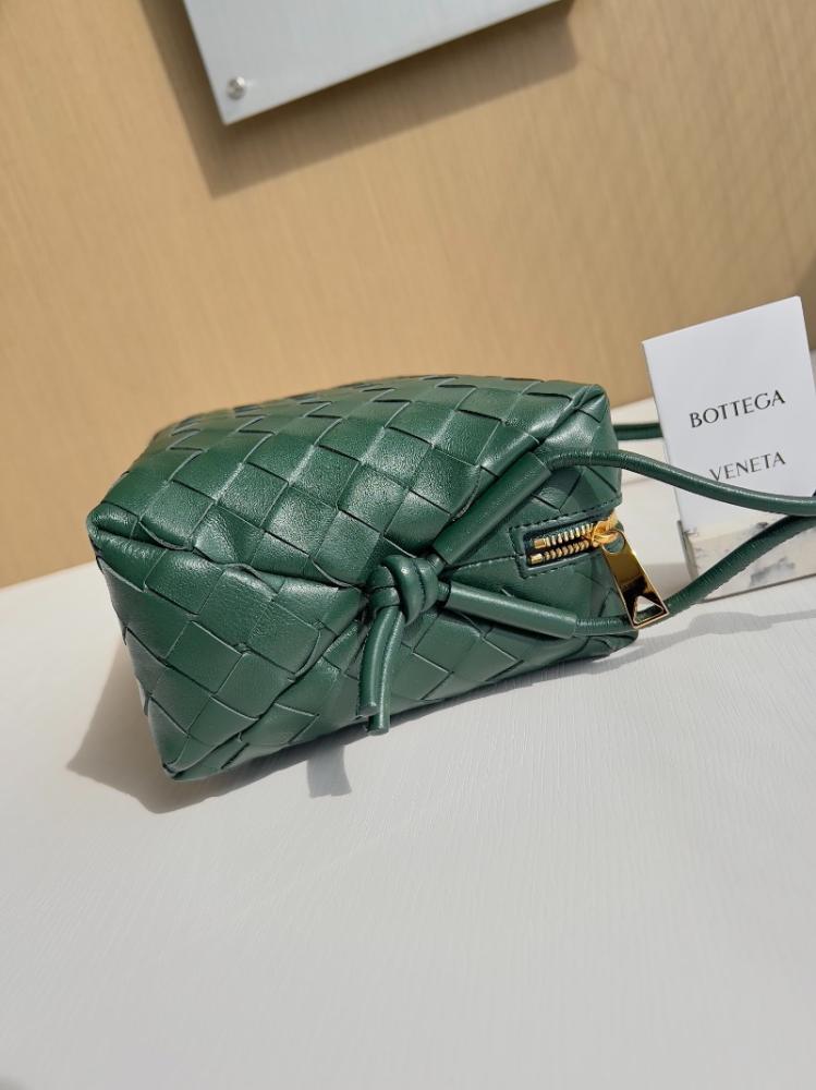 بوتيقا Loop small Bag مقاس 22cm