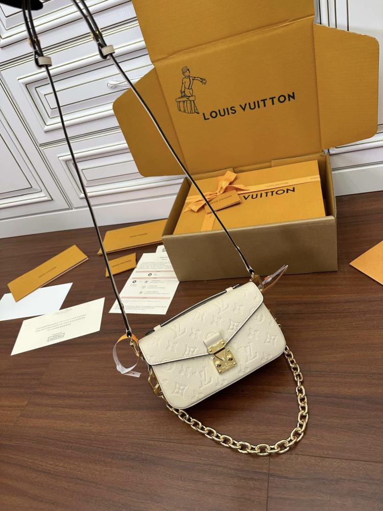 Louis Vuitton Pochette Métis East West