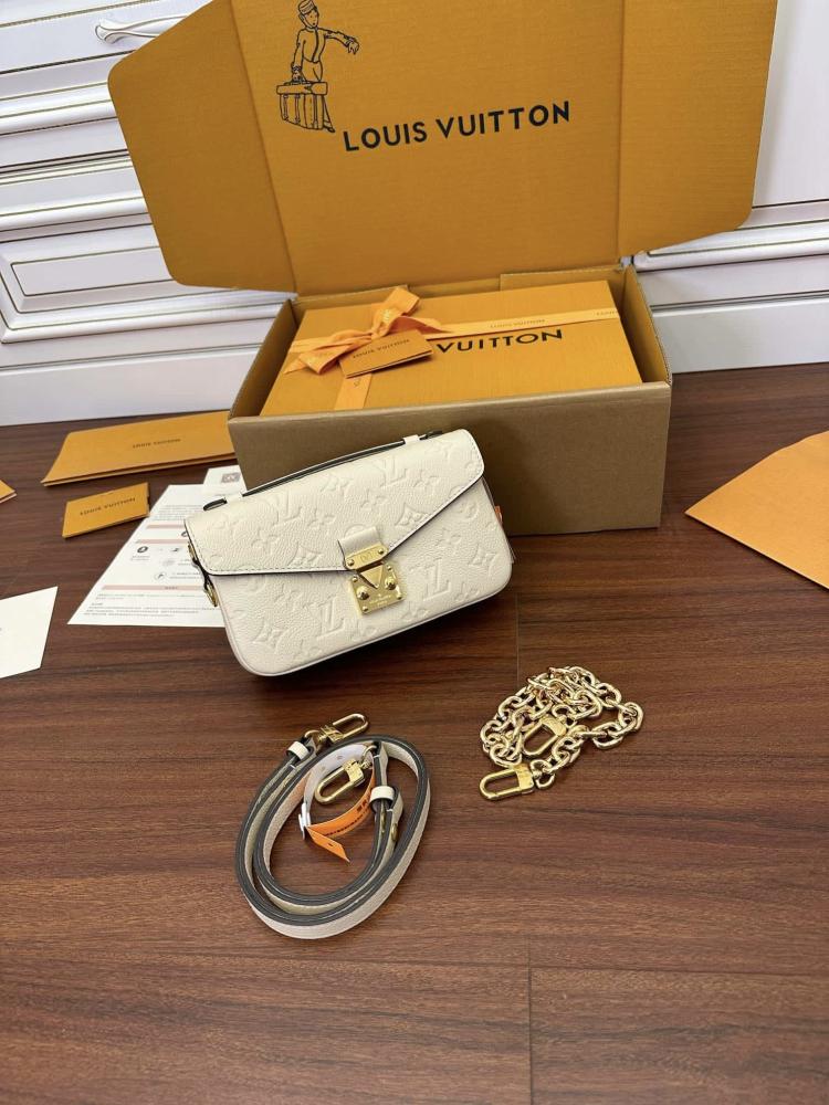 Louis Vuitton Pochette Métis East West
