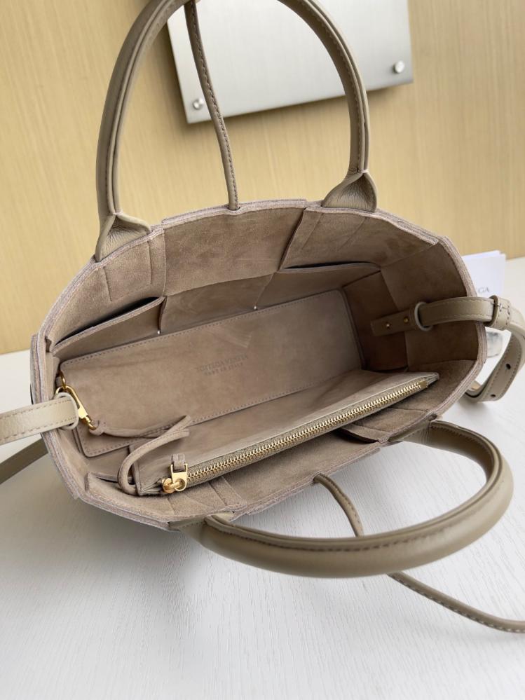 بوتيقا Mini Arco Tote مقاس 25cm