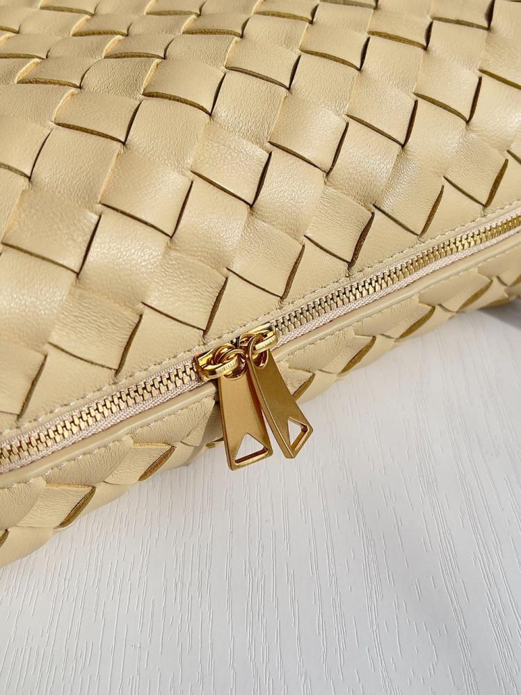 بوتيقا Loop small Bag مقاس 22cm