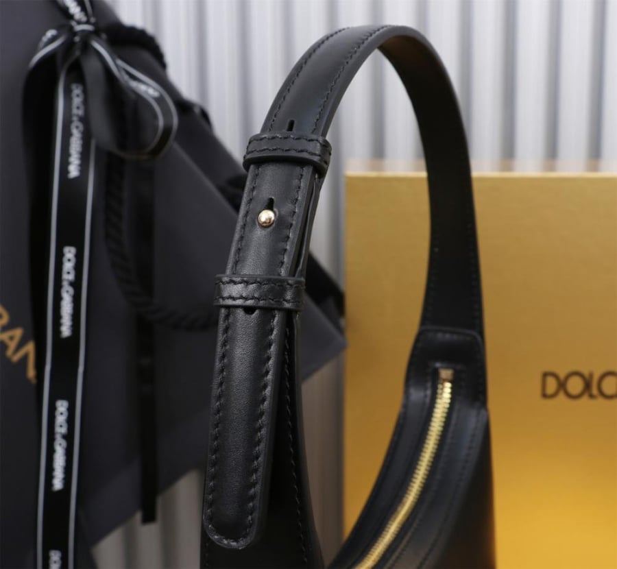 دولتشي شنطة 3.5 shoulder bag