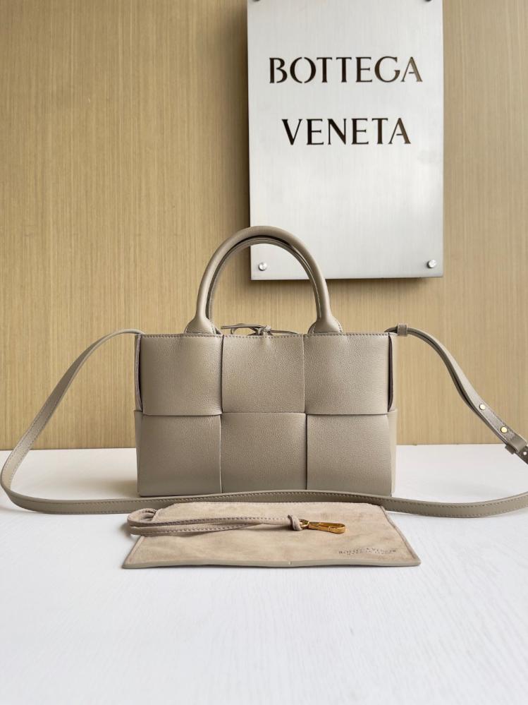 بوتيقا Mini Arco Tote مقاس 25cm
