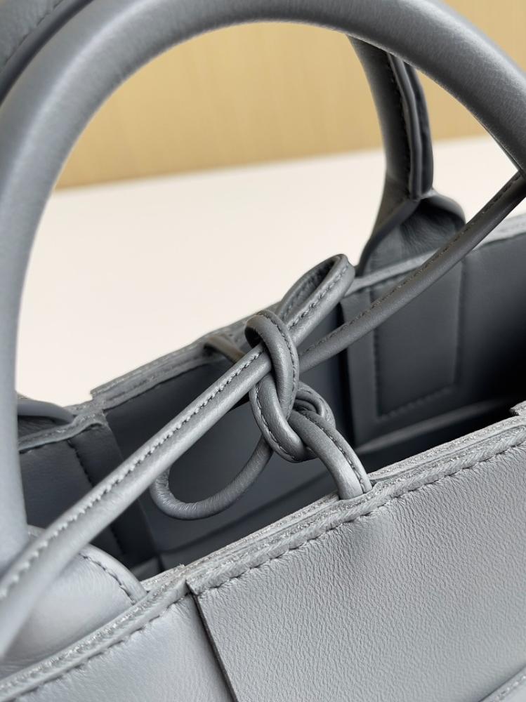 بوتيقا Candy Arco Tote مقاس 20cm
