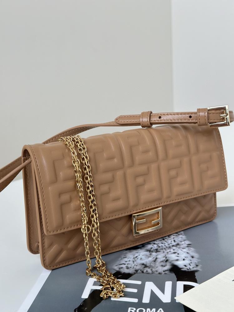 فندي Wallet On Chain Baguette مقاس 21cm
