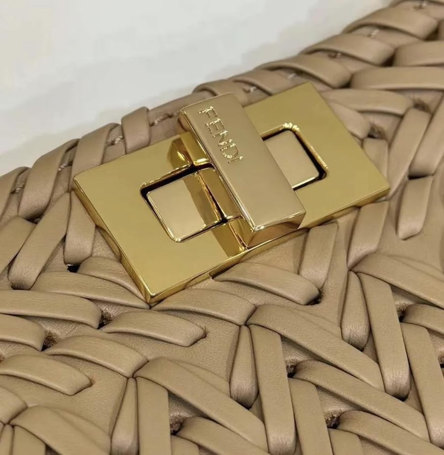 فندي بيكابو اي سيو Peekaboo ISeeU Small مقاس صغير 27cm