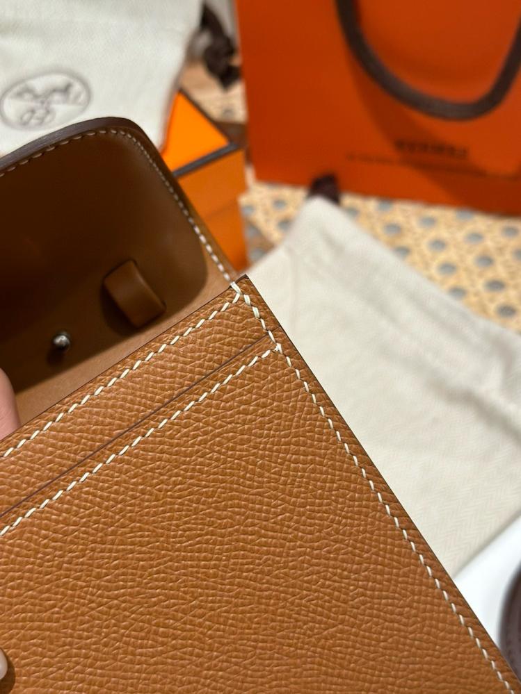 ايرميز Constance To Go wallet (هاردوير فضي)