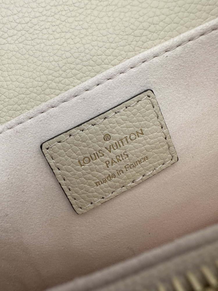 Louis Vuitton Pochette Métis East West
