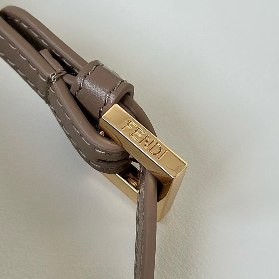 فندي Wallet On Chain Baguette مقاس 21cm