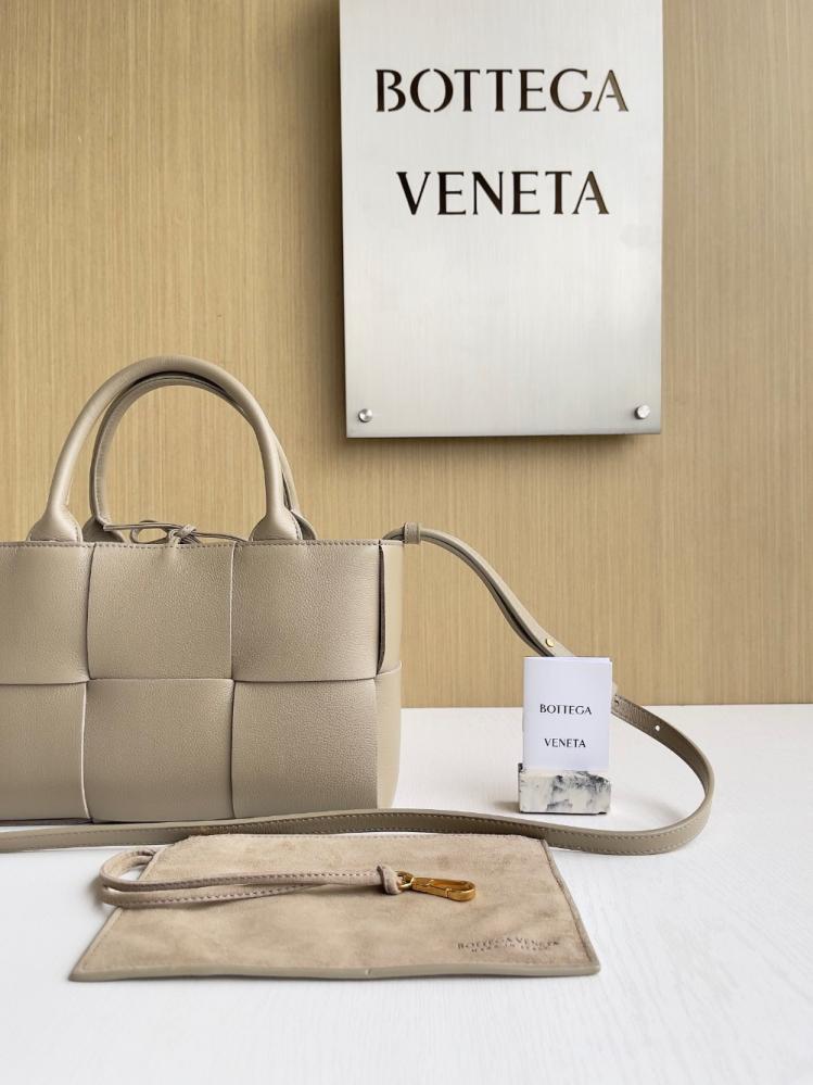 بوتيقا Mini Arco Tote مقاس 25cm