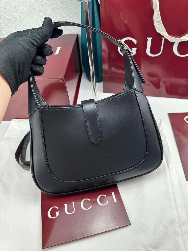 حقيبة قوتشي GUCCI JACKIE متوسطة الحجم