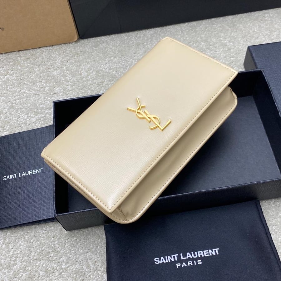 سان لوران CASSANDRE PHONE HOLDER IN SMOOTH LEATHER