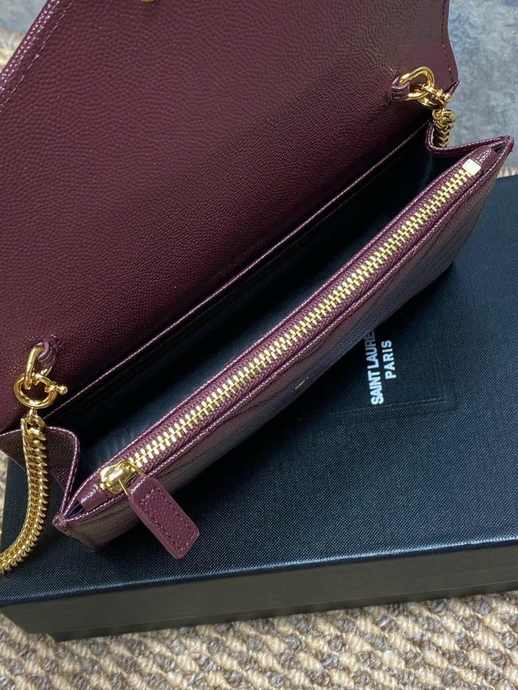 سان لوران CASSANDRE ENVELOPE CHAIN WALLET مقاس 19cm