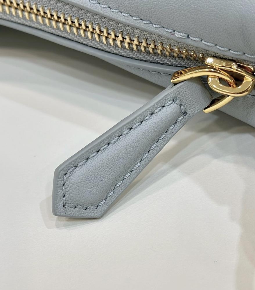 فندي قرافي ميني Fendigraphy Mini مقاس 20cm