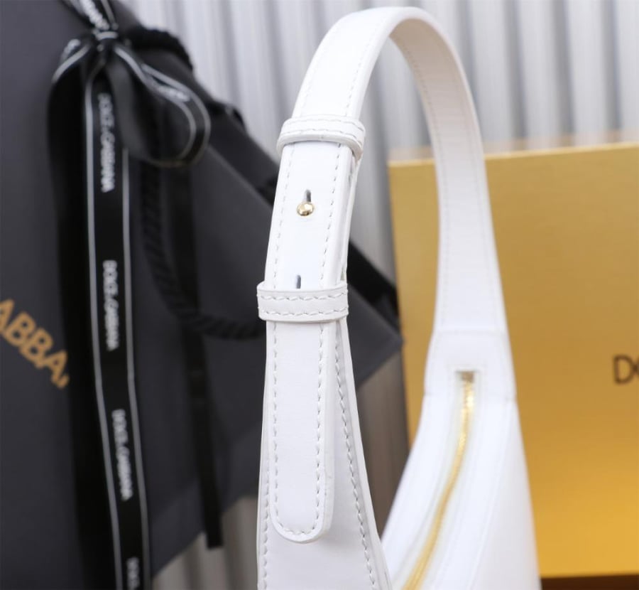 دولتشي شنطة 3.5 shoulder bag