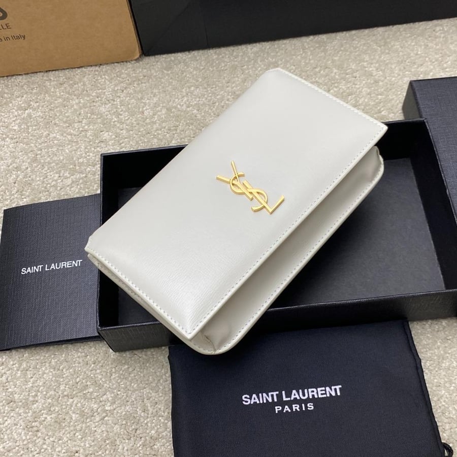 سان لوران CASSANDRE PHONE HOLDER IN SMOOTH LEATHER