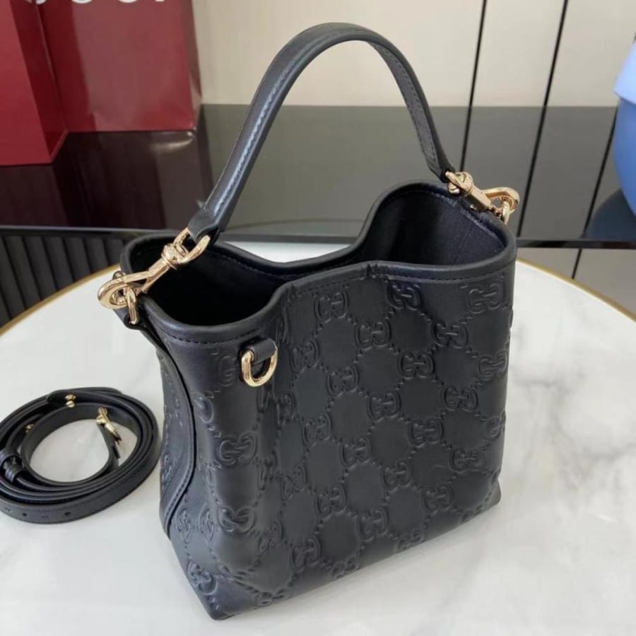 قوتشي جيجي امبلم سمول بوكت GG Emblem small bucket bag
