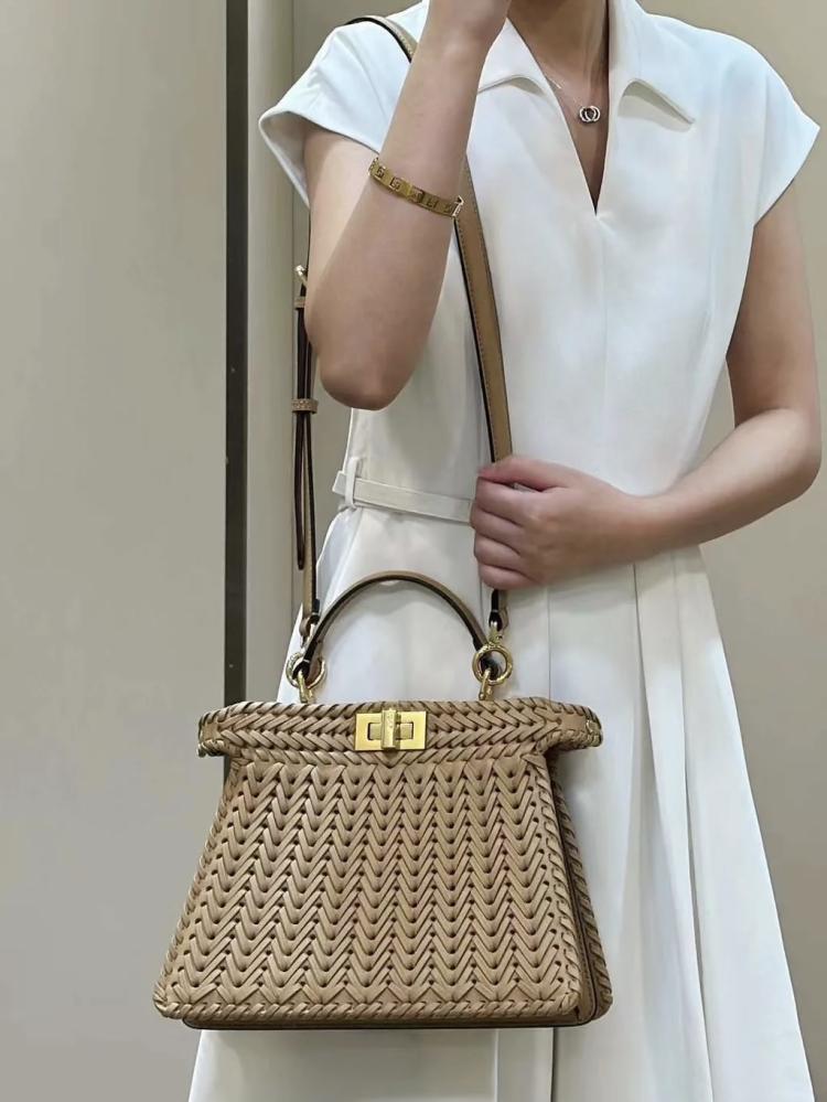فندي بيكابو اي سيو Peekaboo ISeeU Small مقاس صغير 27cm