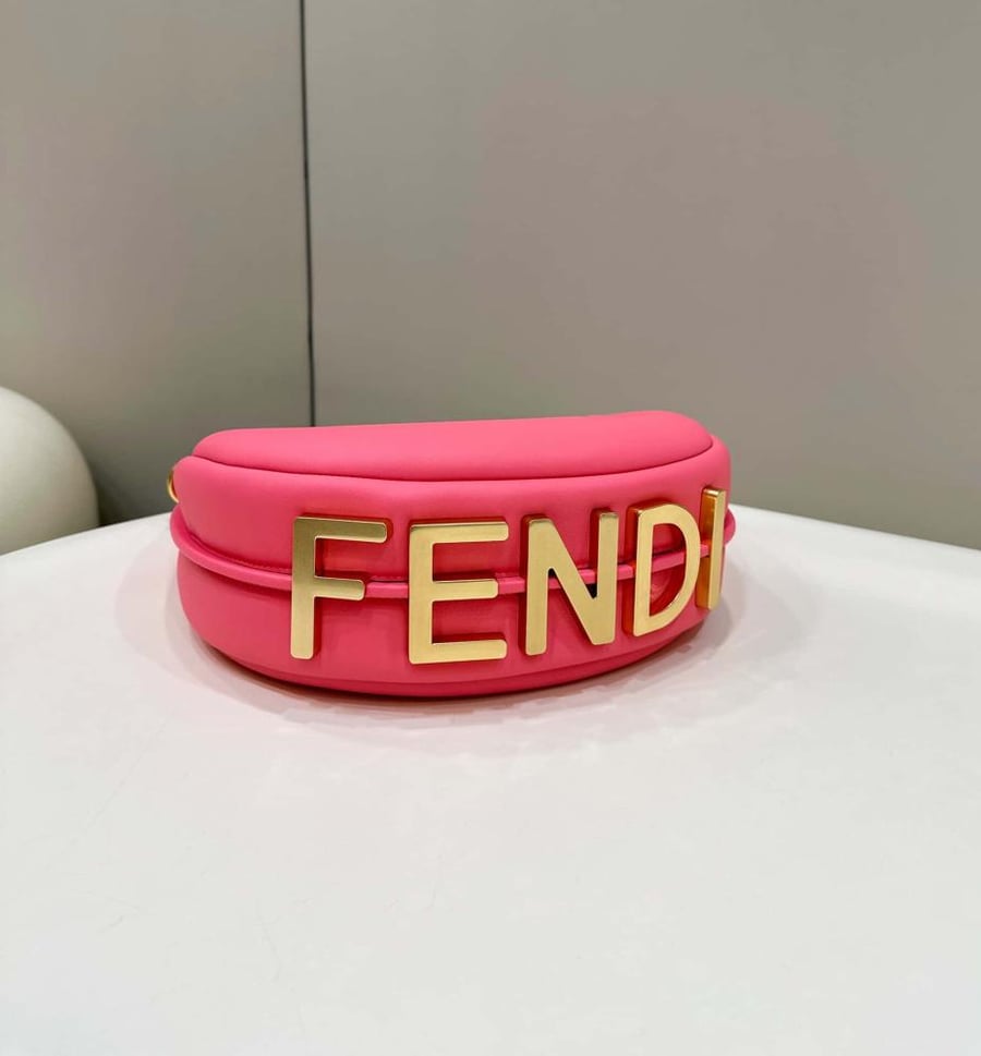 فندي قرافي سمول Fendigraphy Small مقاس 29cm