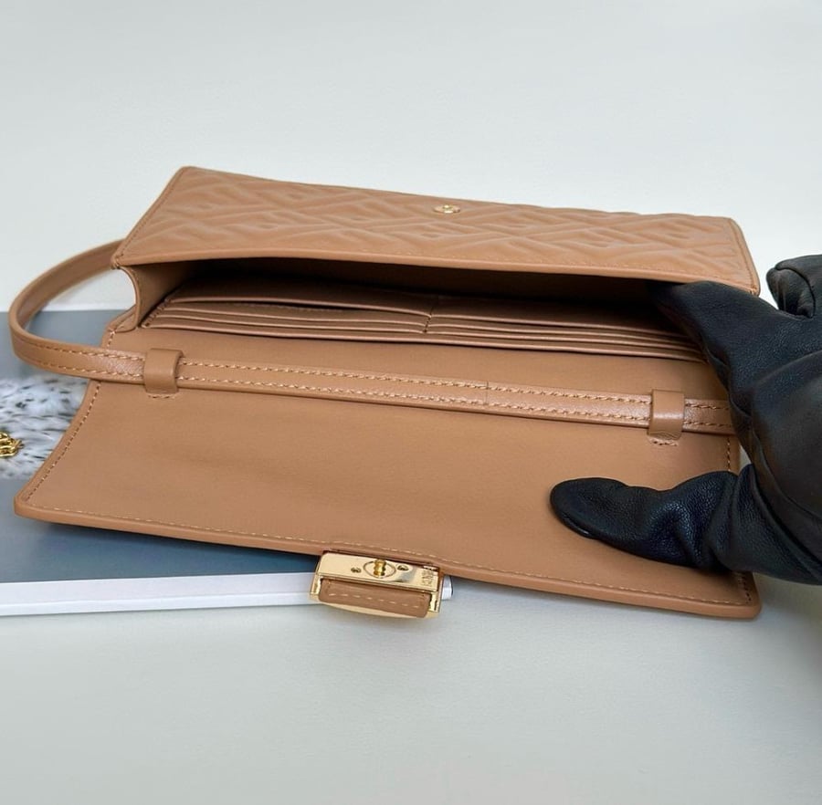 فندي Wallet On Chain Baguette مقاس 21cm