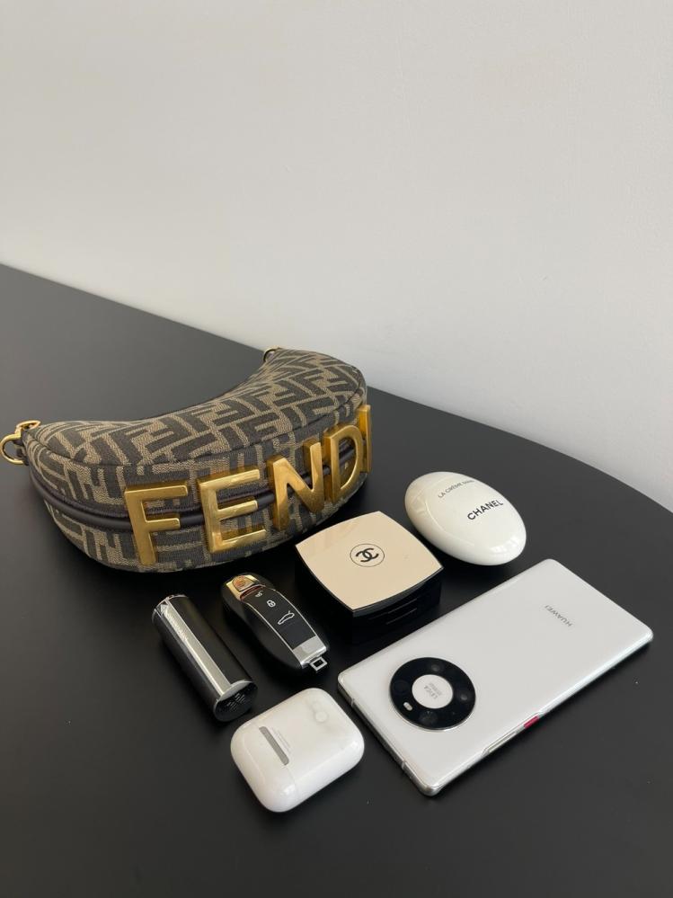 فندي Fendigraphy Mini مقاس 20cm