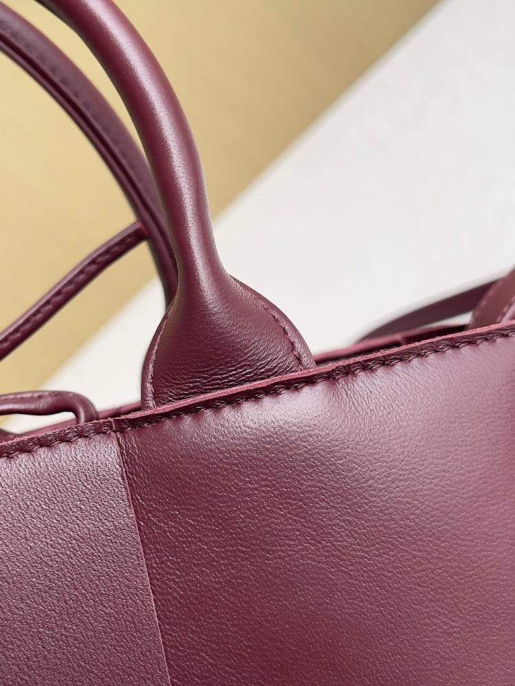 بوتيقا Mini Arco Tote مقاس 25cm