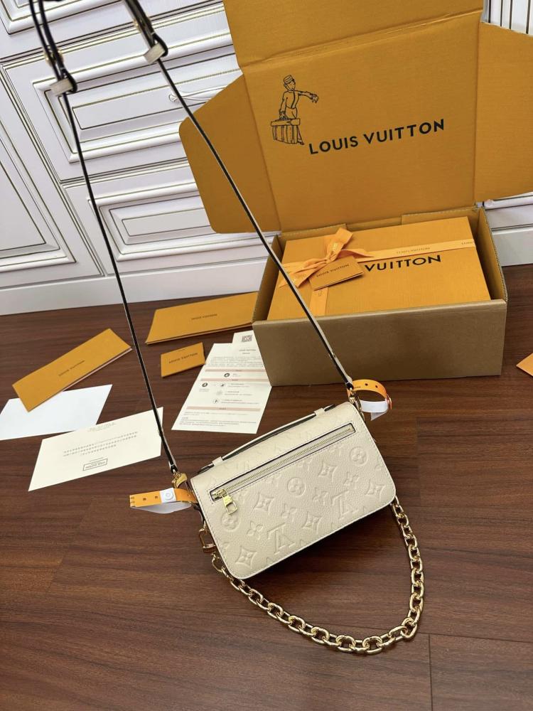 Louis Vuitton Pochette Métis East West
