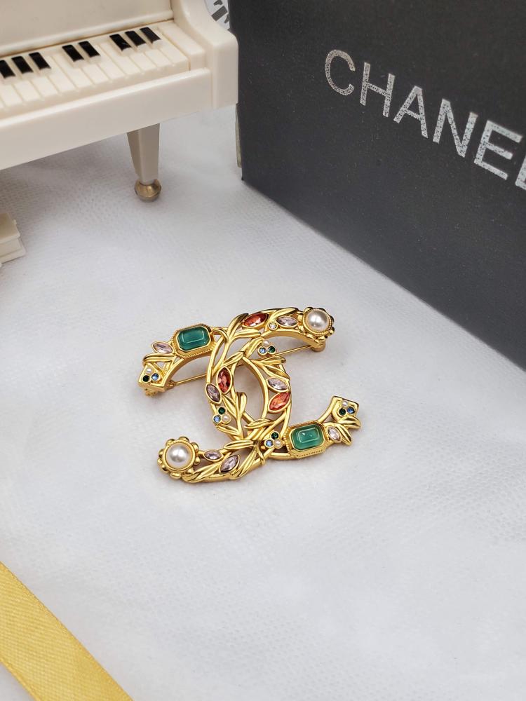 Chanel brooch 04