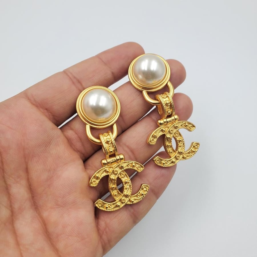 Chanel earrings, high quality, made of titanium, 27