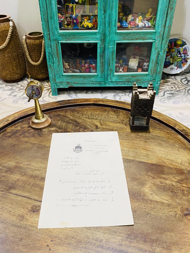 من النوادر؛ ورقة اسئلة لمادة  التاريخ الإسلامي في كلية الشريعة عام ١٣٨٩هـ