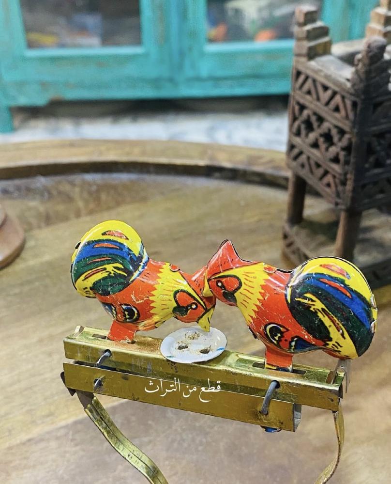 من البنود الشحيحة؛ لعبة الديك الأصلية   والقديمة جداً عمرها أكثر من ٥٠ عام