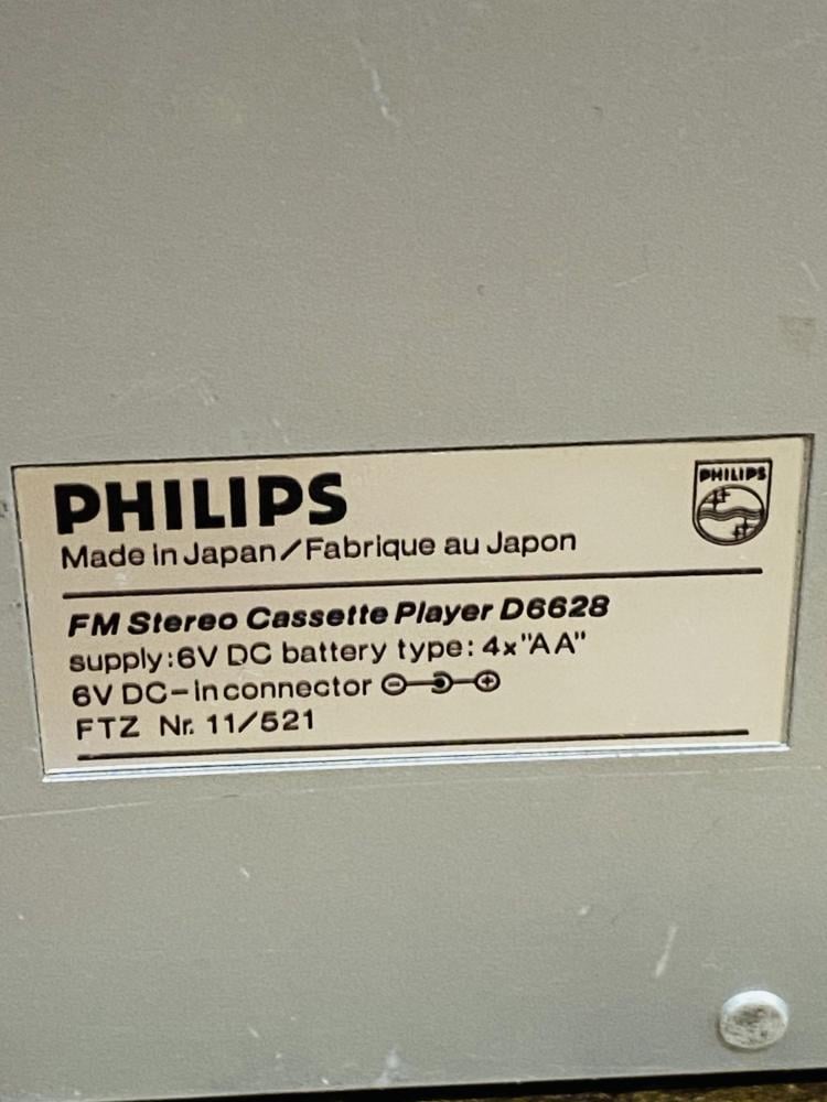 Among the rare items; a small-sized recorder and radio from Philips with the Marlboro red logo (needs maintenance); made in Japan in the 1980s.