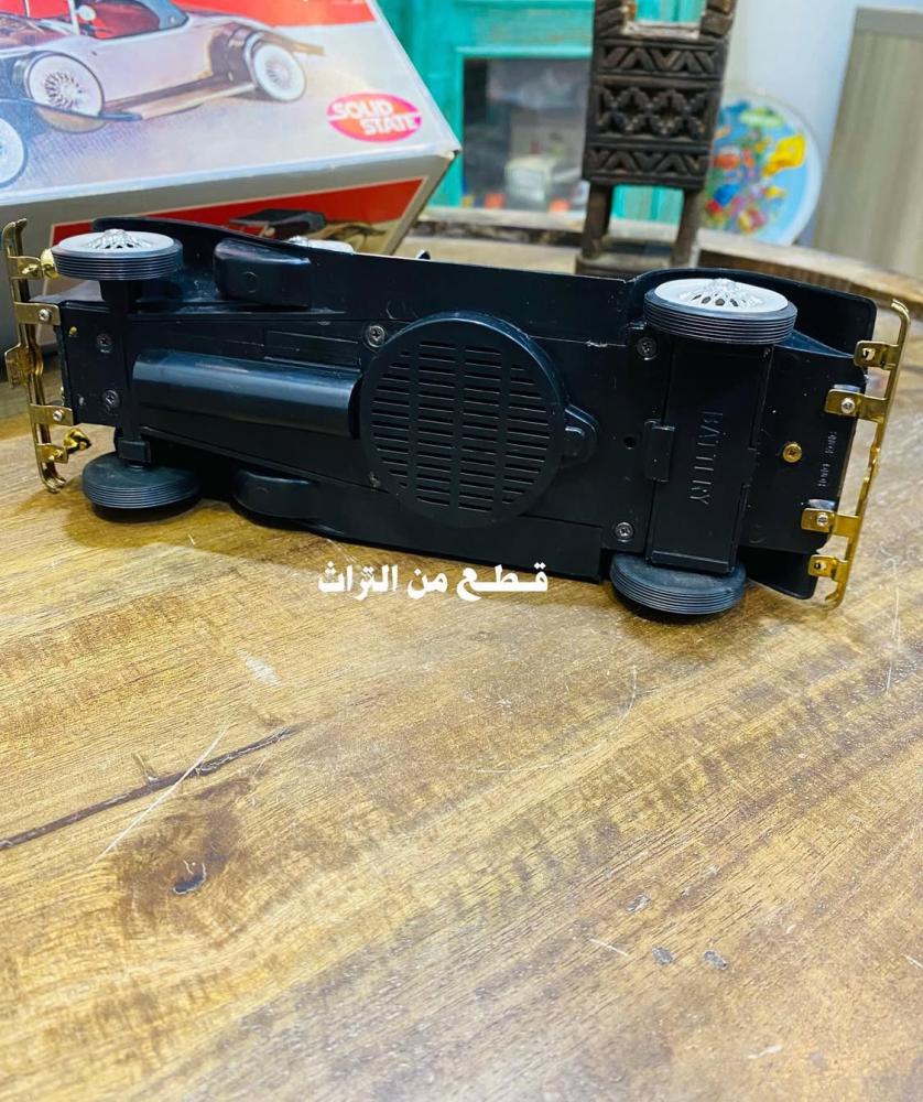 من الأجهز الشحيحة؛ رادیو سیارة على شكل سيارة روز رايز موديل ١٩٢٨م بلون مميز وجميل؛ مخزن تخزين ممتاز؛ مصنوع من المعدن والبلاستيك؛ يعمل على البطارية؛ صناعة هونق كونق