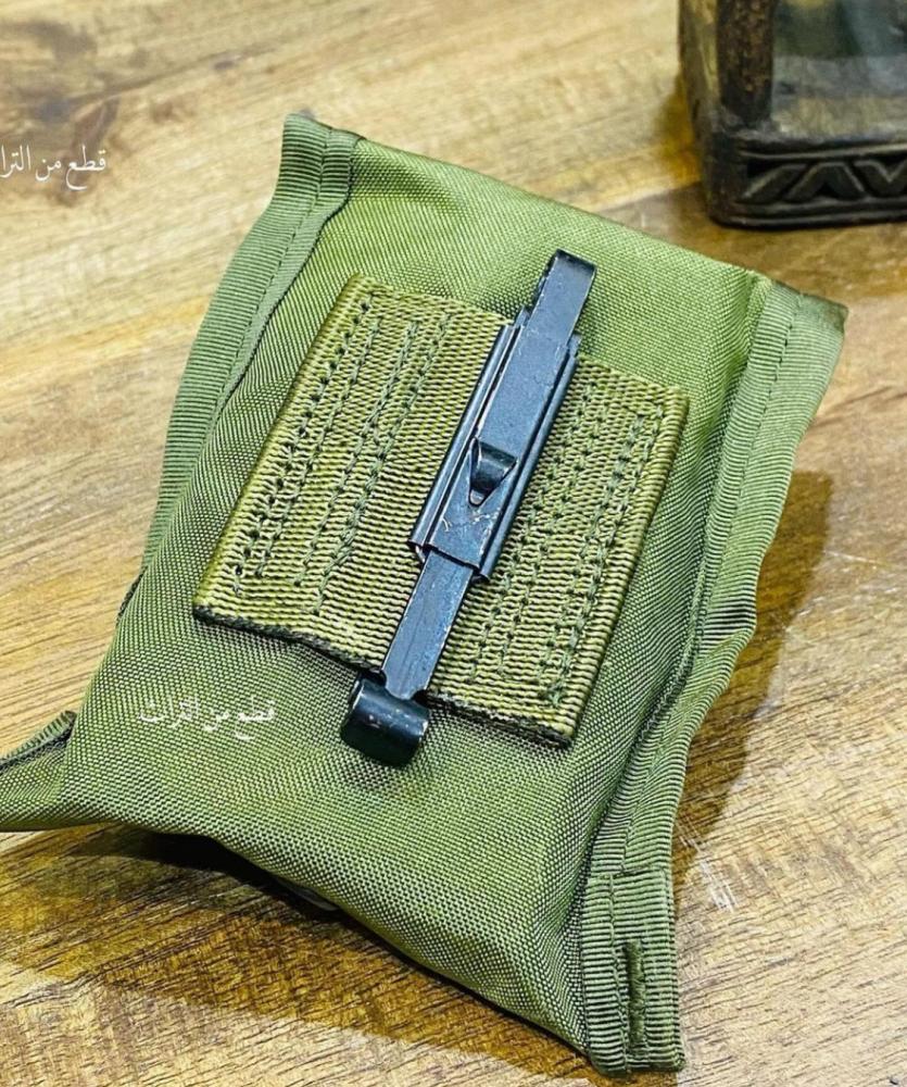 من البنود الشحيحة جداً؛ بوصلة مغناطيسية حربية من المعدن مقاومة للصدمات والماء؛ استخدمها الجيش السعودي في حرب الخليج (عاصفة الصحراء) مزودة بعدسة مكبـّرة وإنارة ليلية؛ صُـنعت عام ١٩٨٩م؛ في أمريكا (لم تجرب من ناحية الدقة في الاتجاهات والبيع كتراث)