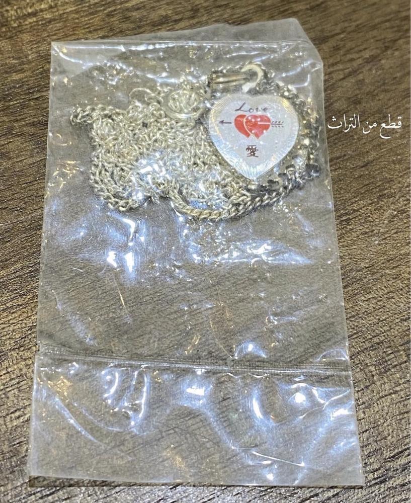 من النوادر؛ قلادة قديمة جداً مخزنة تخزين ممتاز كل قلادة في مغلف خاص بها؛ صناعة تايوان