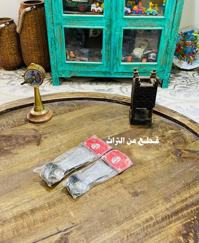 من النوادر؛ ملاعق من الاستانلس ستيل حجمين مختلفين الحجم العادي والحجم الأصغر؛ بلون مميز وجميل مخزنة تخزين ممتاز؛ صناعة اليابان السعر للدرزن الواحد حسب الحجم