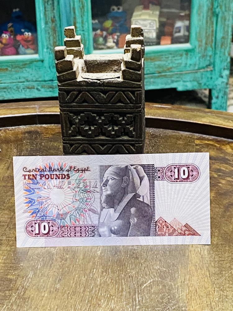 ١٠ جنبات مصرية بحالة ممتازة الرقم التسلسلي حسب المتوفر