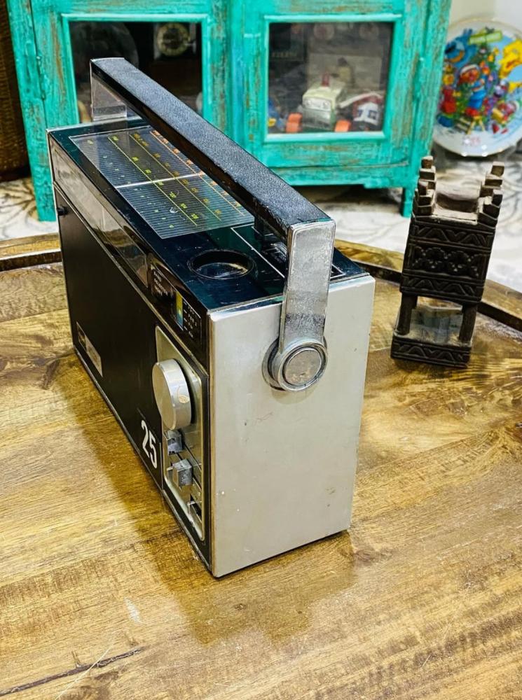 They wanted something very elegant and heavy; the wave screen from the front and top; runs on battery