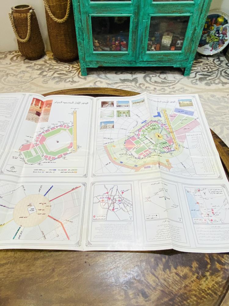 من النوادر؛ وعلى شكل خريطة مطوية (دليل المسجد الحرام والمنطقة المركزية) لعام ١٤١٦هـ