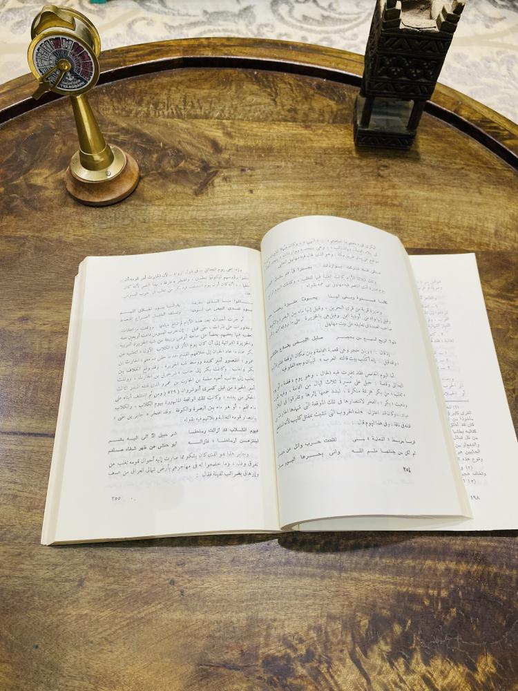 من النوادر؛ كتاب كنز الأنساب ومجمع الآداب؛ تأليف الشيخ حمد الحقيل عام ١٤٠١هـ ١٩٨١م