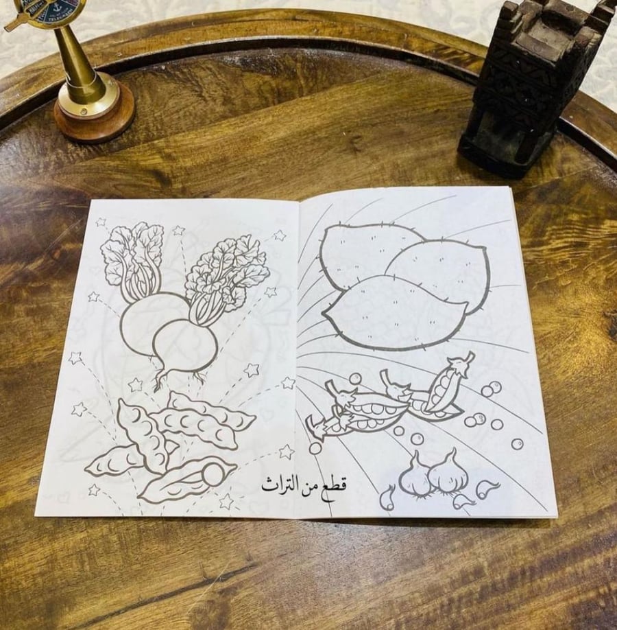 عدد ٣ كتيبات تلوين برسومات مختلفة؛ قديمة ومخزنة تخزين ممتاز لم تستخدم؛ صناعة تايوان؛ السعر للجميع ٣ حبات