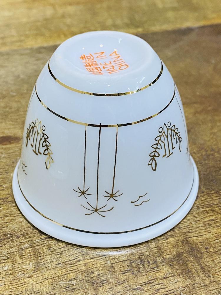 من النوادر؛ عدد ٣ فناجيل النخلة الشهير بثلاث مقاسات إثنان منها بشعار الهلال والنجمة المذهبة في داخل الفجال والثالث بلون مقارب للبيج ورسمات ملونة؛ وقد تم تصوير هذه الفناجيل لأول مرة في مسلسل وضحى وإبن عجلان عام ١٣٩٥هـ - ١٩٧٥م  السعر للجميع