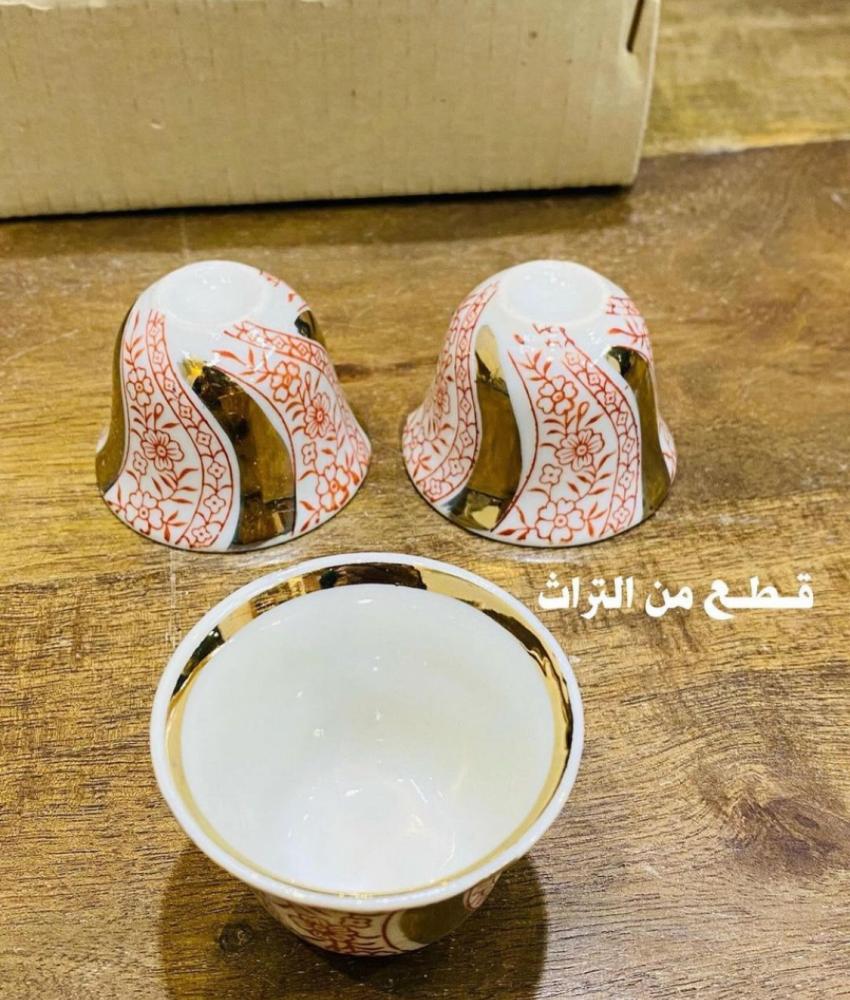 من النوادر؛ فناجيل مذهبة أنيقة صغيرة الحجم قديمة مخزنة تخزين ممتاز ؛ صناعة اليابان؛ السعر للدرزن ١٢ حبة