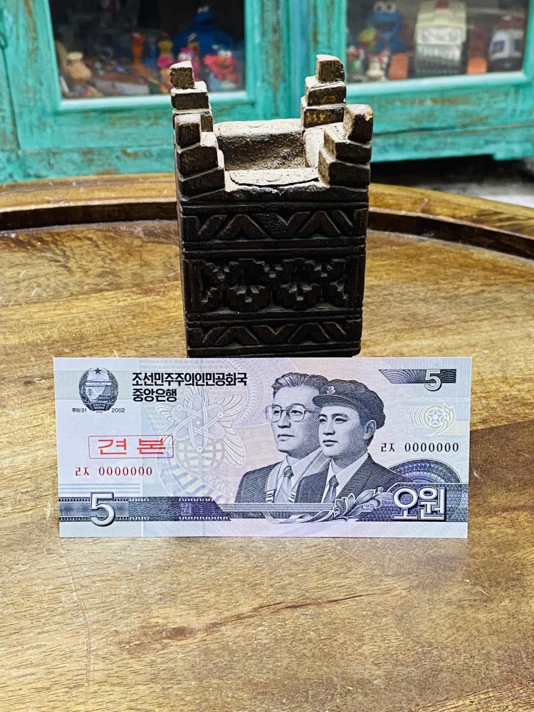 من البنود المميزة؛ طقم فانتازيا ٧ أوراق نماذج لليورو فئات و إصدارات مختلفة
