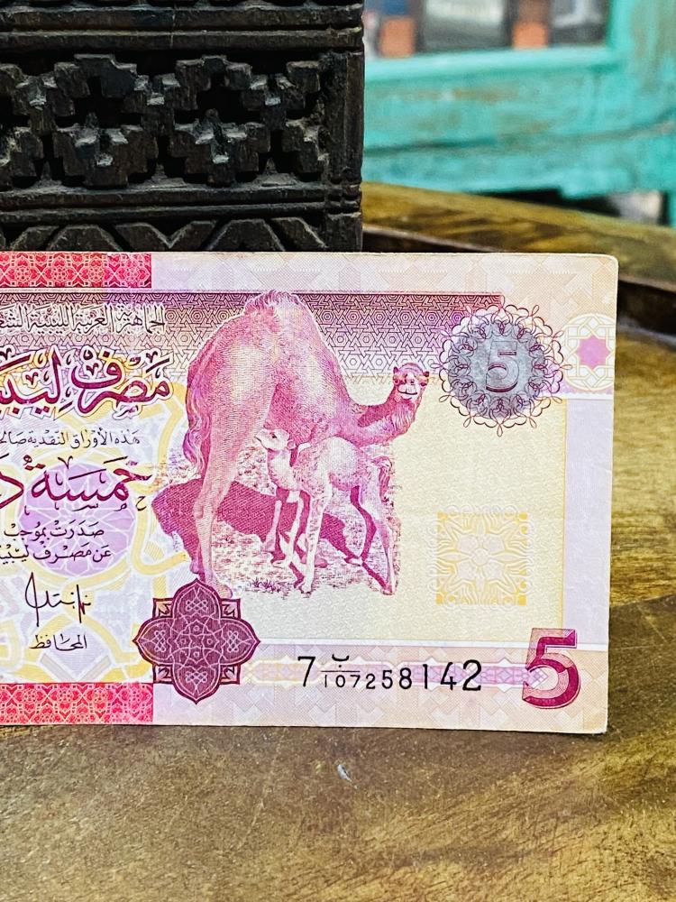 ٥ دينار ليبي الإصدار السابع حالة ممتازة