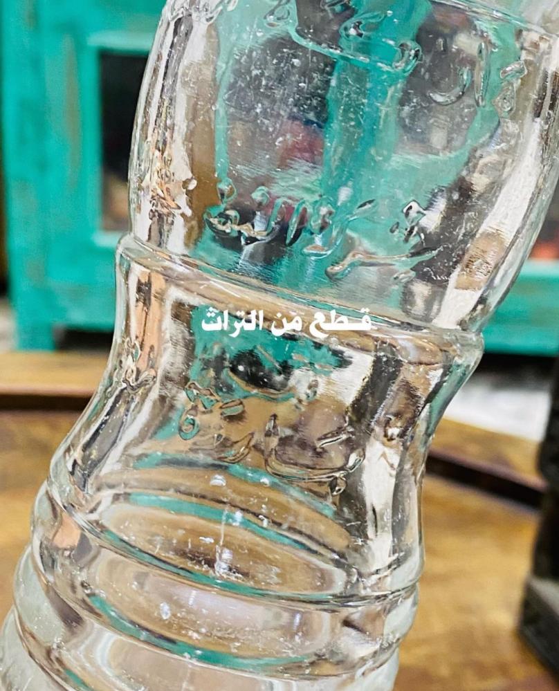 من أندر النوادر؛ غرشة بشعار الدولة سيفين ونخلة بشكل بارز من مستخرجات أحد القصور الملكية؛ عمرها أكثر من ٧٠ عام؛ ومكتوب عليها العبارات التالية بشكل بارز: ماركة مسجلة شركة النهضة السعودية منعشة  باردة  لذيذة  مقوية (تعتبر من البنود الشحيحة جداً)