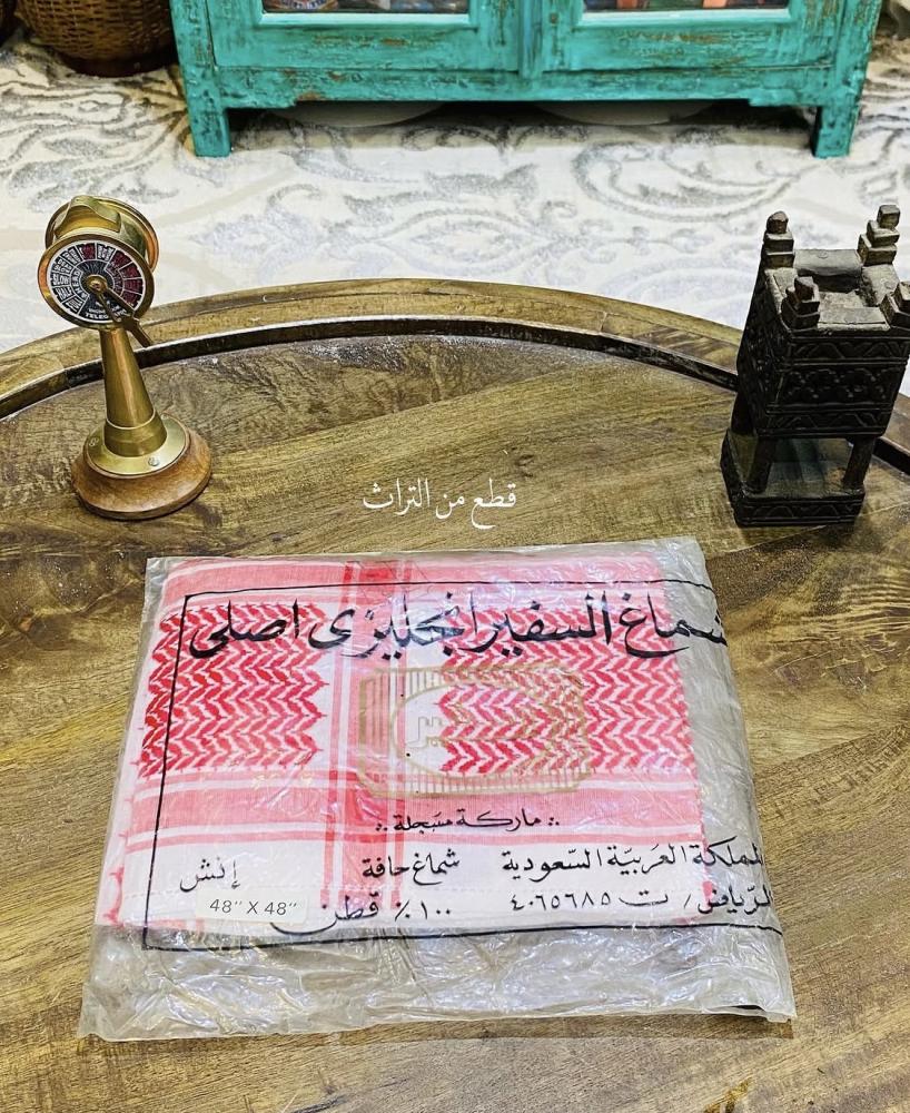 من النوادر؛ شماغ السفير مقاس ٤٨  قديم مخزن تخزين ممتاز مصنوع من القطن؛ صناعة إنجليزية