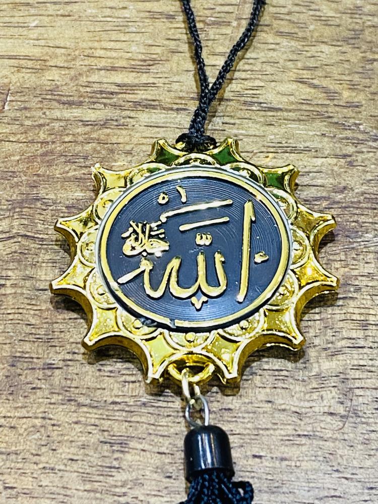 من البنود المميزة؛ قلادة جميلة جداً