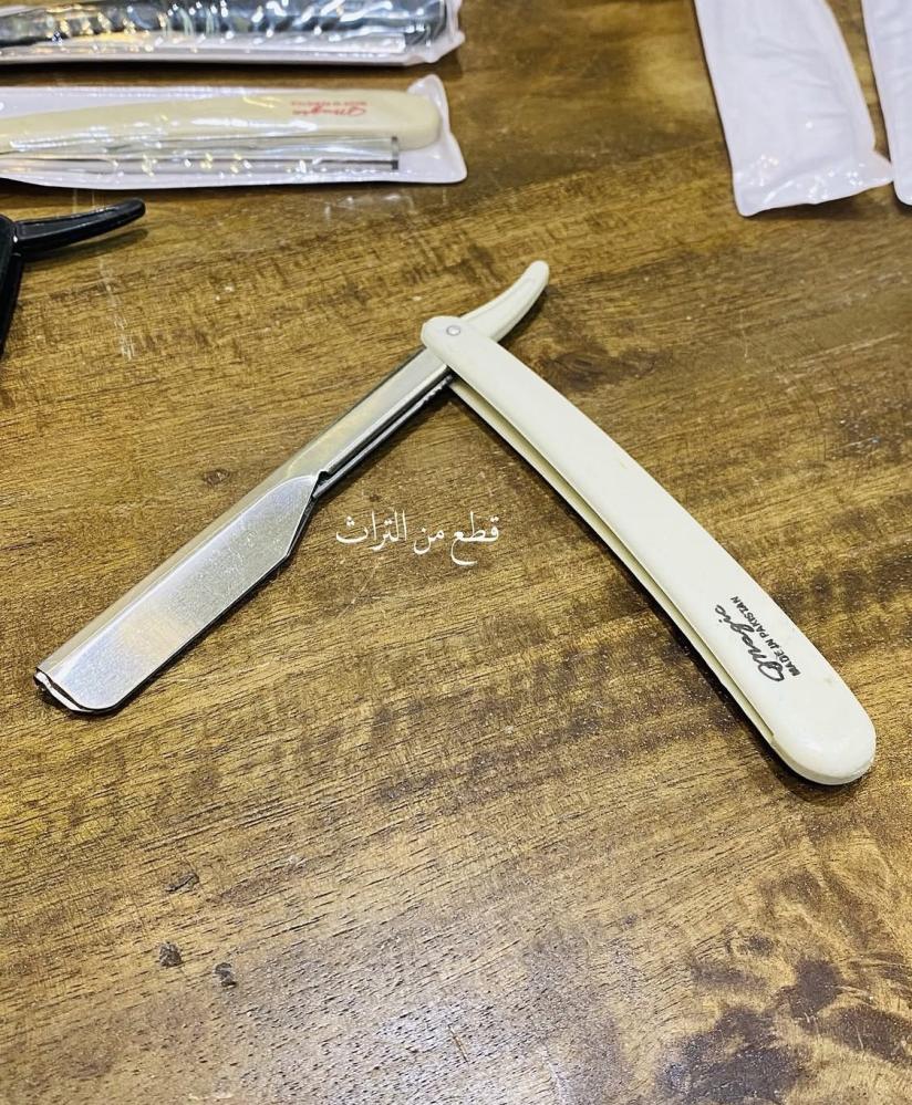 من البنود المميزة؛ موس حلاقة بلونين مختلفين كل موس داخل مغلف بلاستيكي؛ صناعة باكستان السعر للحبة الواحدة واللون حسب الاختيار