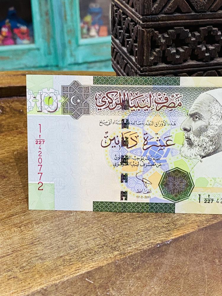 ١٠ دينار ليبي الإصدار الأول بعد الثورة؛ آنسر